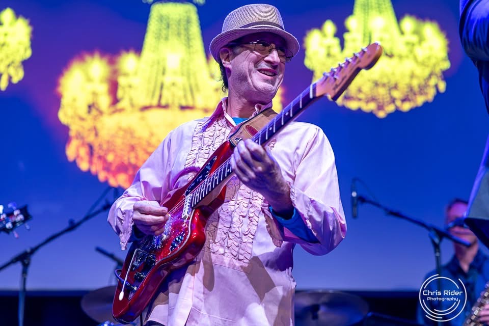 Mike Banks performing